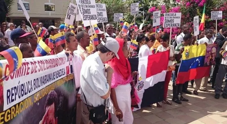 Dominicanos firman documento para que Obama derogue decreto contra Venezuela