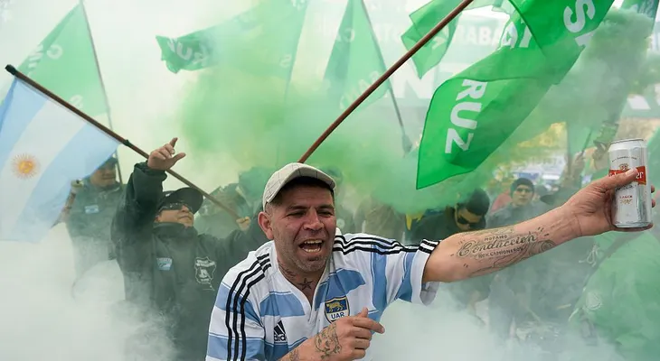 Congreso de Argentina aprueba ley antidespidos; gobierno dice que la vetará