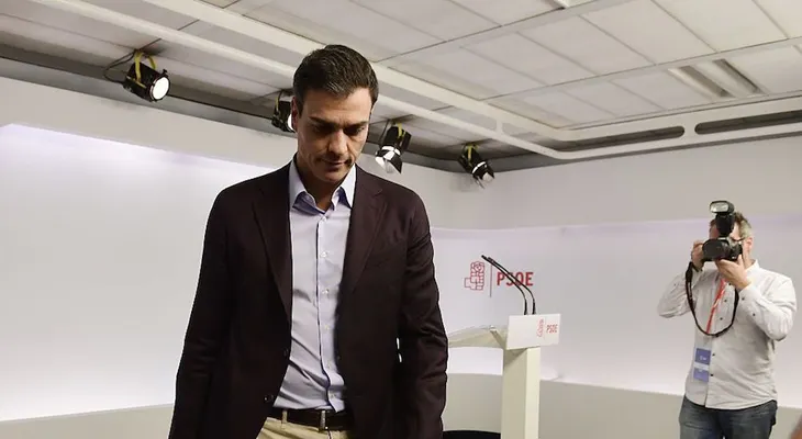 Una revuelta interna hace dimitir al secretario general del Partido Socialista Obrero Español