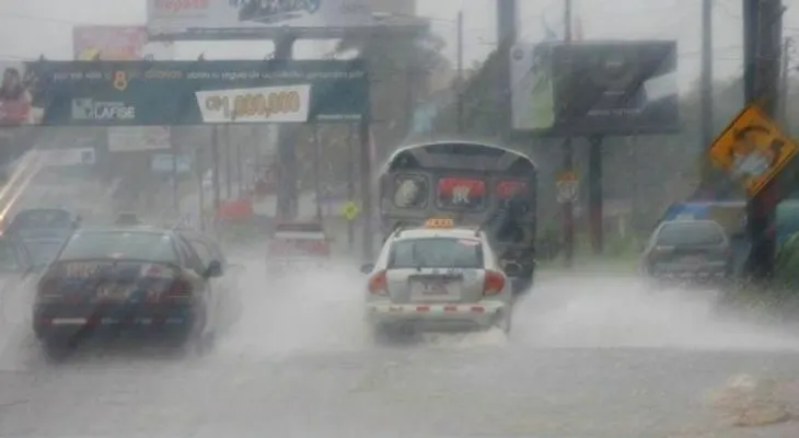 Onamet mantiene aviso de inundación y dice continuarán fuertes aguaceros