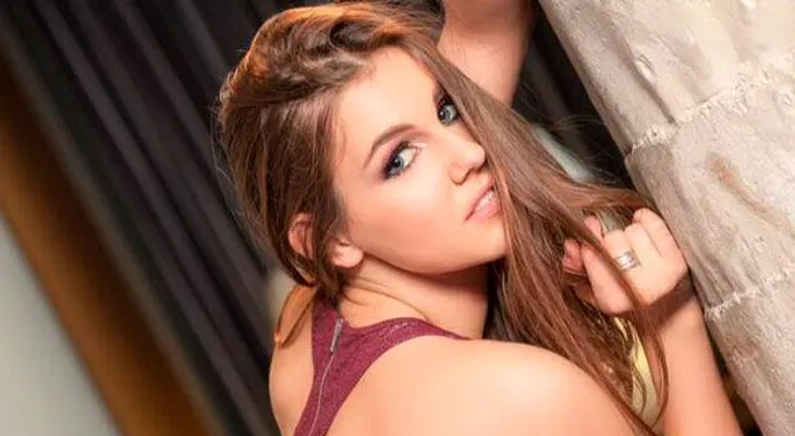 Conoce a la Diosa del día: Christine Carter y deleitate con su belleza