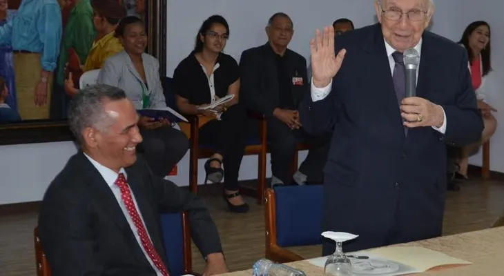 Vincho advierte peligro privatizar servicio de agua potable