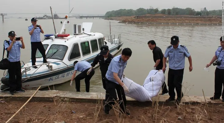 China dice que la tragedia del crucero fue causada por extrañas condiciones climáticas