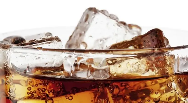 Los refrescos sin calorías, ¿son mejores para evitar aumentar de peso?