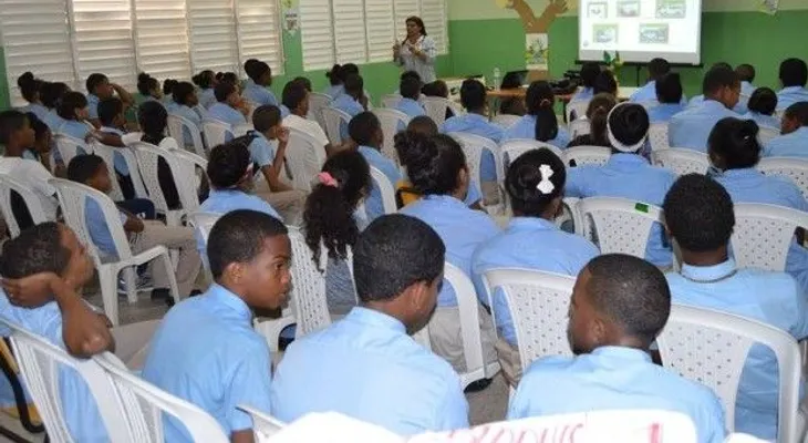 OTTT instruye 882 estudiantes de escuelas y colegios