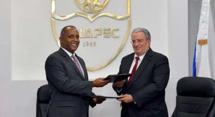 Contraloría y APEC firman acuerdo académico