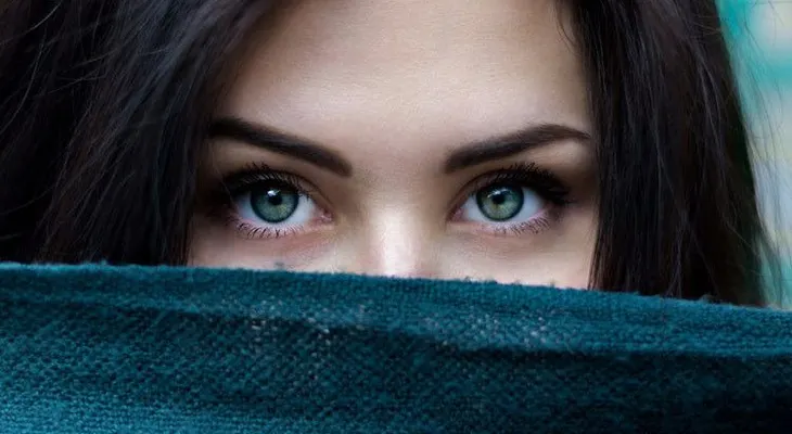 Una mujer china asombra al mundo por sus ojos inusuales 