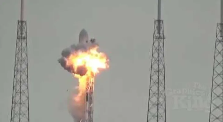 ¿Fue detonado por láseres extraterrestres el cohete Falcon 9 de SpaceX?