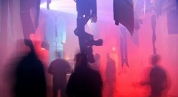 Alcalde de Nueva York deroga ley que prohibía bailar
