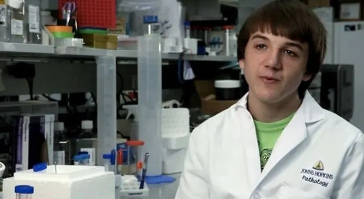 Un genio de 16 años crea un detector de cáncer