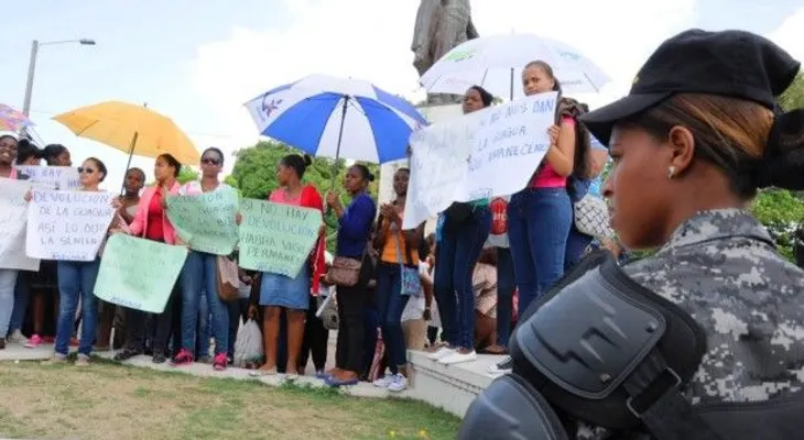 Gobierno entrega autobús para estudiantes comunidad Semana Santa