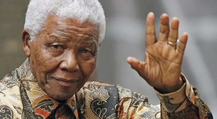 Nelson Mandela es capaz de "sentarse", según su hija menor