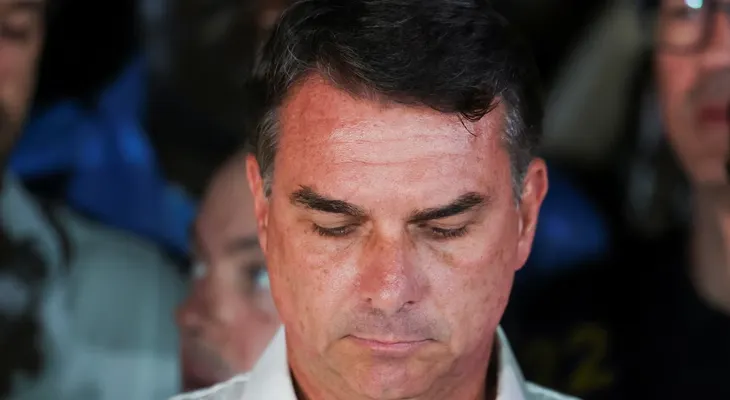 Departamento de Estado de EE.UU. confirma que otorgará visas a Flávio Bolsonaro y su familia