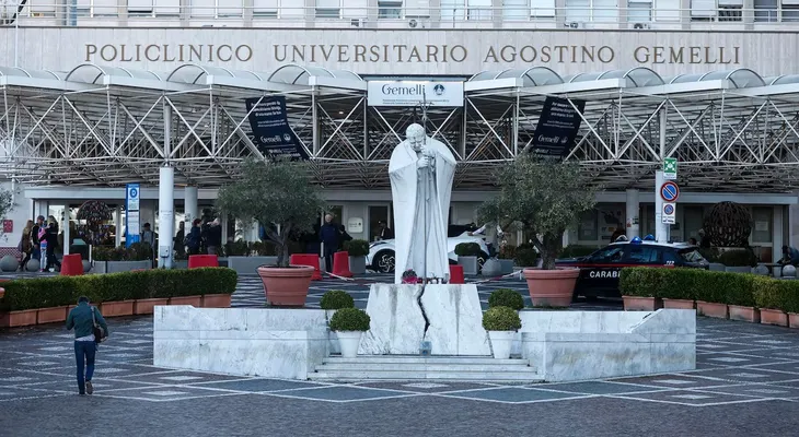 Gemelli, el hospital que atendió a tres papas y vuelve al centro de la atención por la cirugía de León XIV