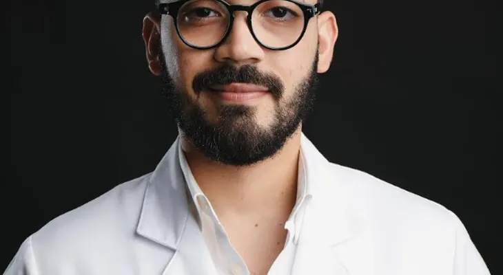 Médico dominicano gana concurso de casos clínicos en Vietnam