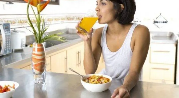 ¿Cuántas veces y a qué hora debemos comer cada día?