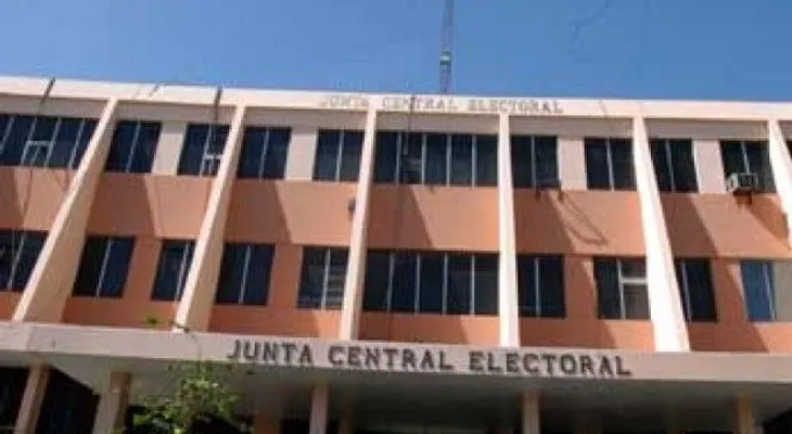 JCE entrega RD67 MM a partidos políticos