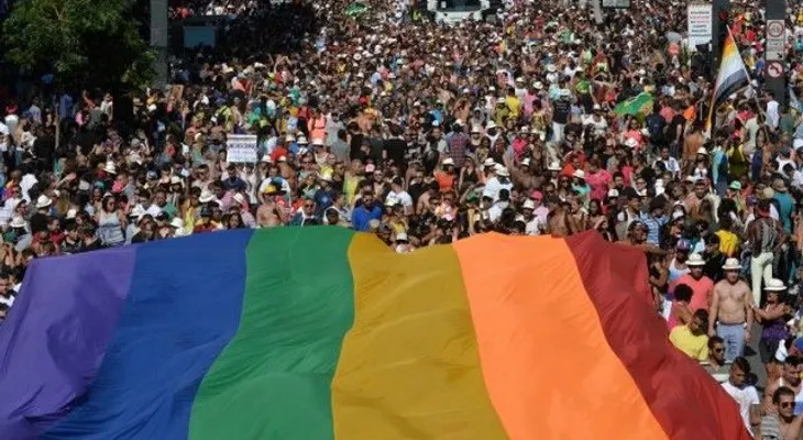 Desfile del Orgullo Gay inunda Sao Paulo de color y reivindicaciones