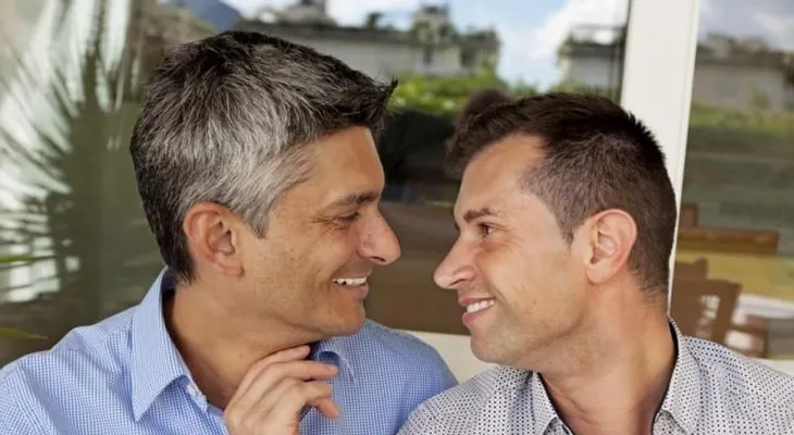 Afirman comer pollo causa homosexualidad y calvicie