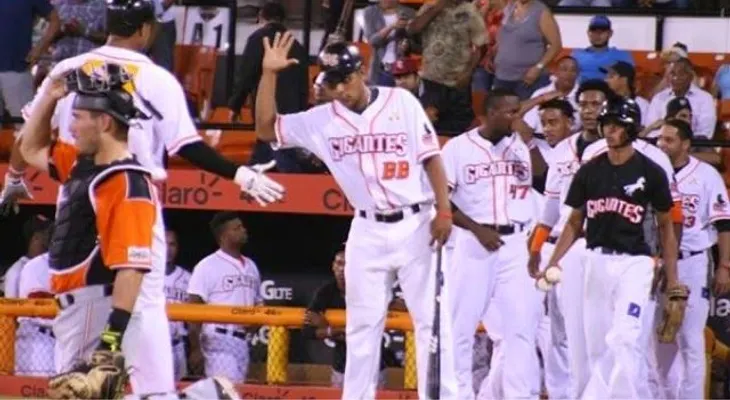 Gigantes derrotan 5-1 a los Toros 
