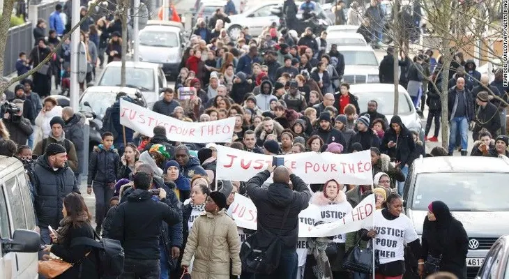 La presunta violación de un joven por policías desata disturbios en París