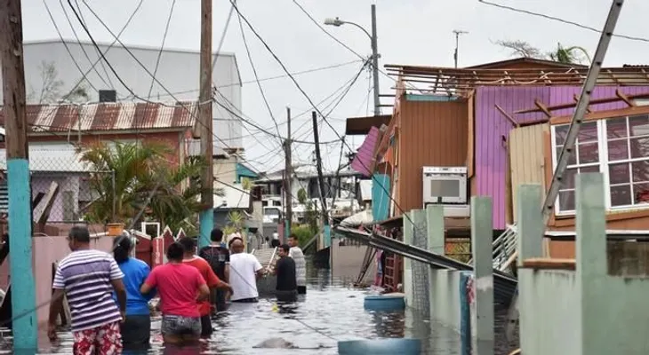 Dos personas muertas, una desaparecida y 16 mil desplazados por huracán María; 26 comunidades incomunicadas