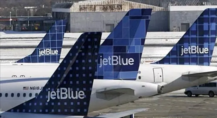 Evacuan vuelo de JetBlue por incendio en Puerto Rico 