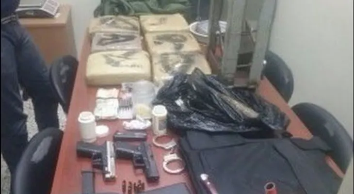Decomisan droga, dinero y armas dentro de apartamento en Santiago