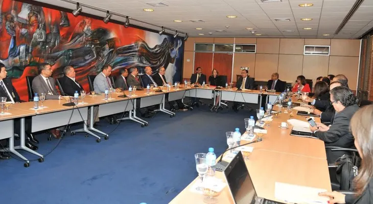 Gobernador Valdez Albizu expone resultados económicos a Unión Nacional de Empresarios