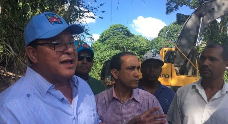 Con inversión de RD$221 millones de pesos inician saneamiento en la cañada Los Platanitos