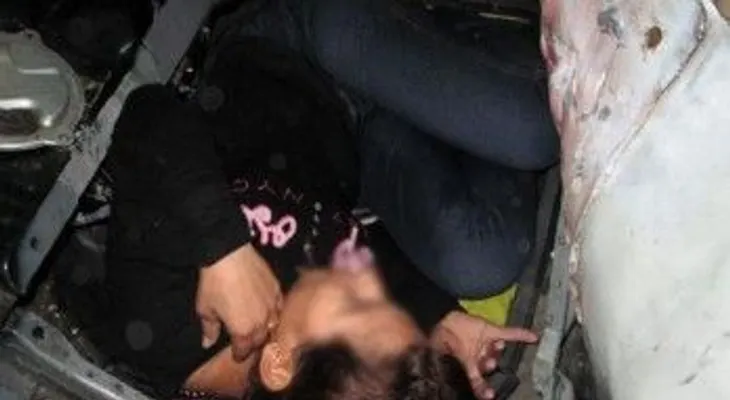 Interceptan a mujer al cruzar en auto modificado