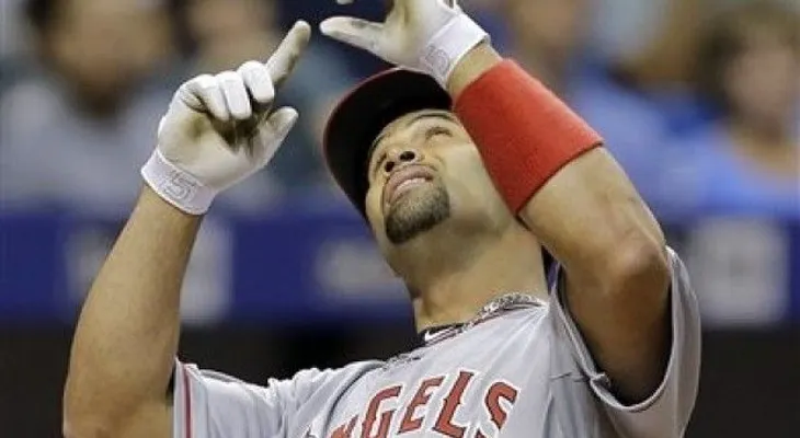 Pujols iguala a Mantle; Heston lanza no-hitter
