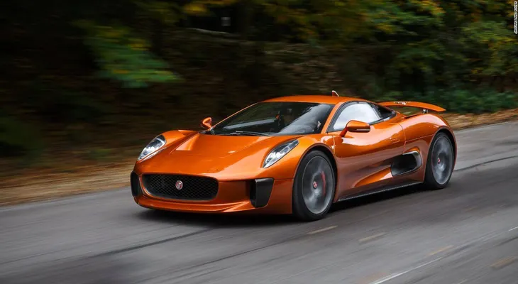 Spectre: Jaguar irrumpe en la fiesta del Aston Martin de James Bond