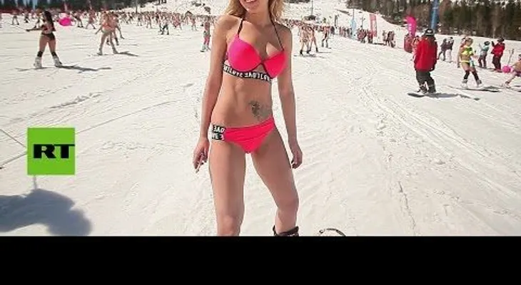 Un monumental descenso en bikini le dice "no" al frío ruso