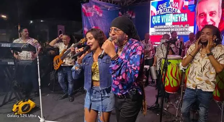 Toño Rosario y Steffany Constanza deslumbran a una multitud en Neyba
