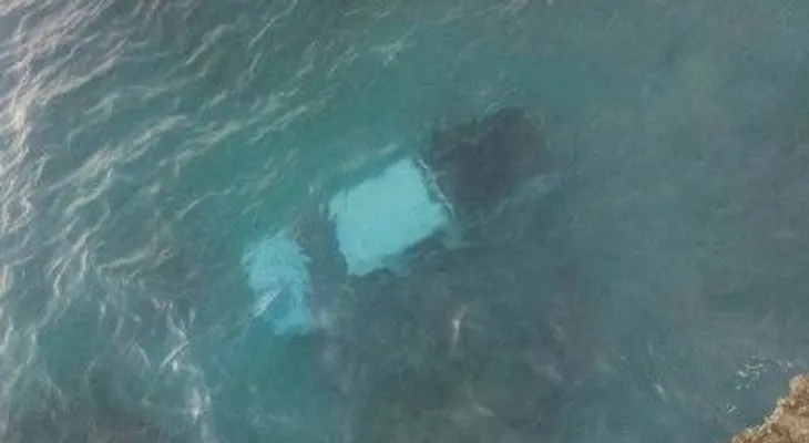 Camioneta cae al mar Caribe; conductor se salva
