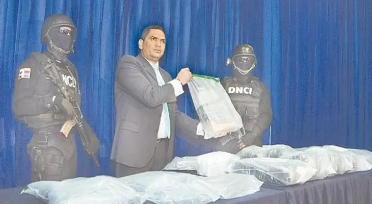 DNCD decomisa droga en AILA y arresta una mula