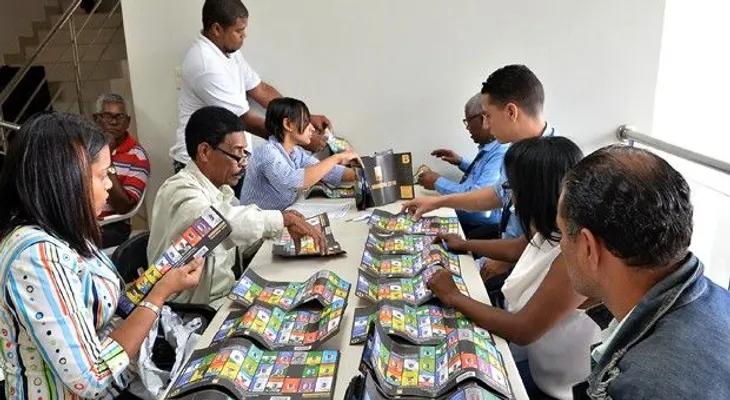 Anulan elecciones en decenas de colegios de SDO 