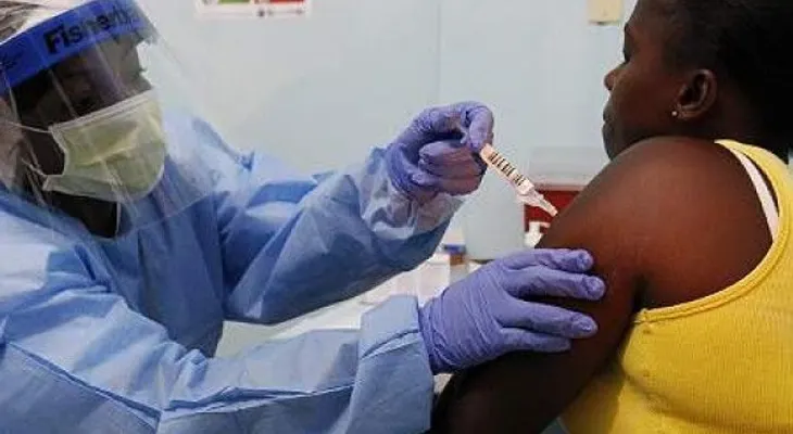 Liberia comienza pruebas de dos nuevas vacunas contra el ébola