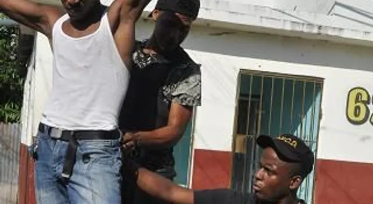 Apresan muchacho de 14 años por venta drogas en San Carlos