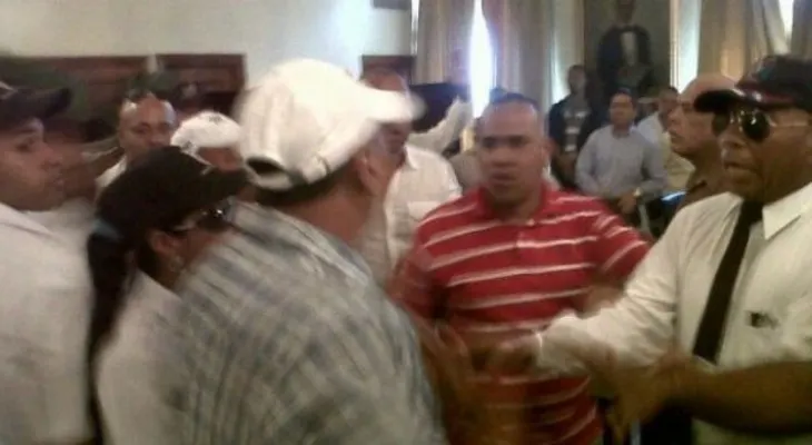 En medio de pleito, eligen presidente de la Sala Capitular de Santiago 