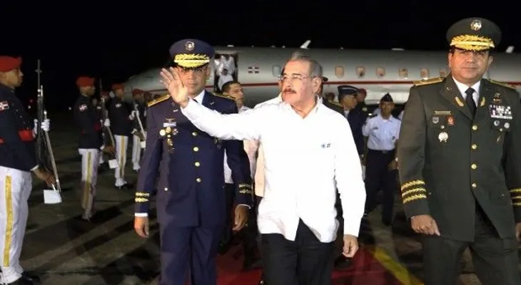Danilo Medina regresa de Cumbre SICA; felicita Cuba y EEUU