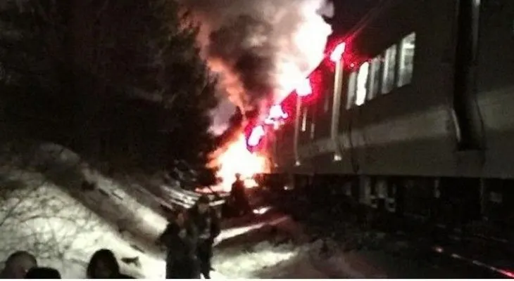  6 muertos y 12 heridos en choque de tren con vehículo en NY