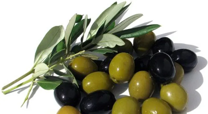 Rebajé 8 libras en solo 3 días y rejuvenecí mi piel con esta receta de aceitunas 