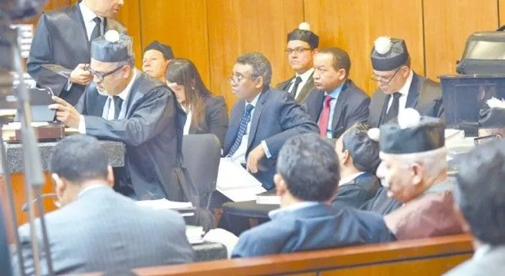Félix Bautista recuerda a su madre y llora; su abogado dice fortuna es por contratos en Haití; juez ordena receso 