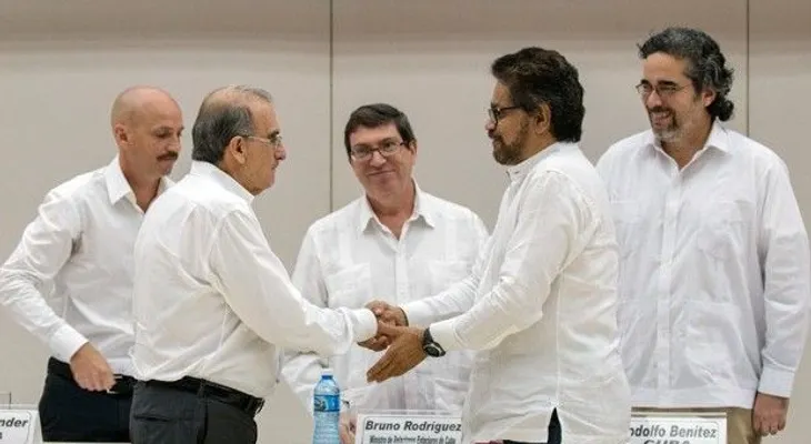 FARC y Gobierno firman resarcir a víctimas y justicia