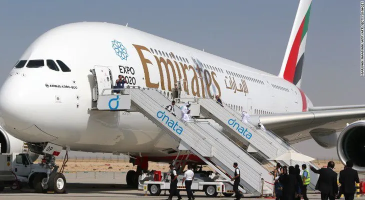 Un adolescente chino viajó como polizón a Dubai para "hacer fortuna"... como mendigo