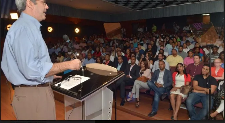 Abinader dice que los jóvenes rechazan a los políticos corruptos e incoherentes