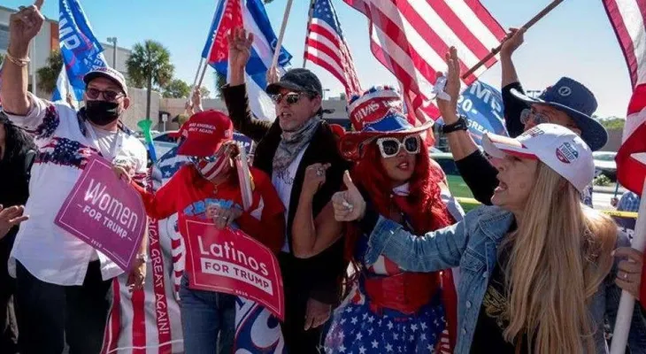 Caravana trumpista en Miami denuncia "el robo" de las elecciones en EE.UU.