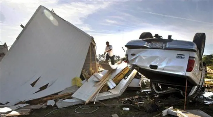 Tornados dejan 17 muertos en centro y sur de EEUU